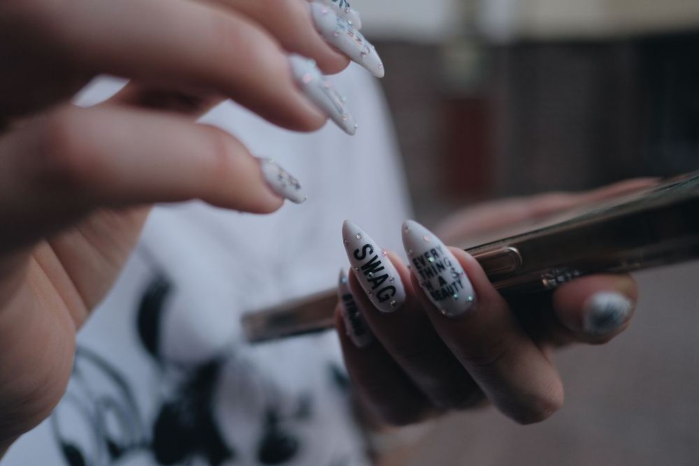 Тъмен nail art с рисунка