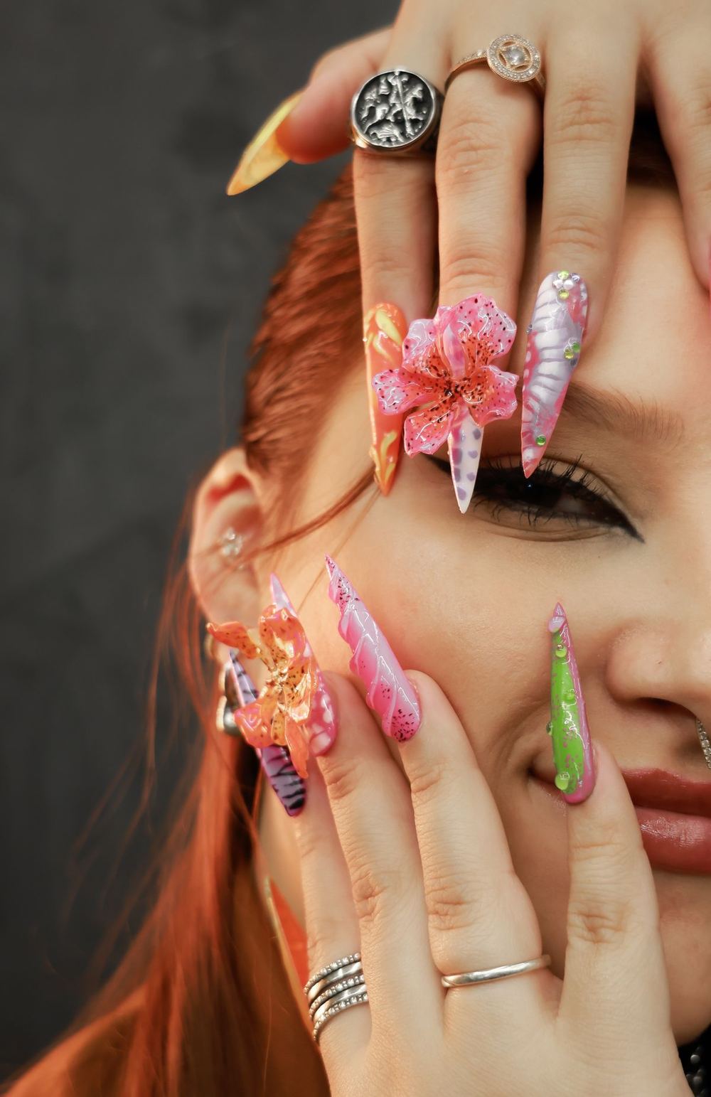 Дълги нокти със скулптурен nail art